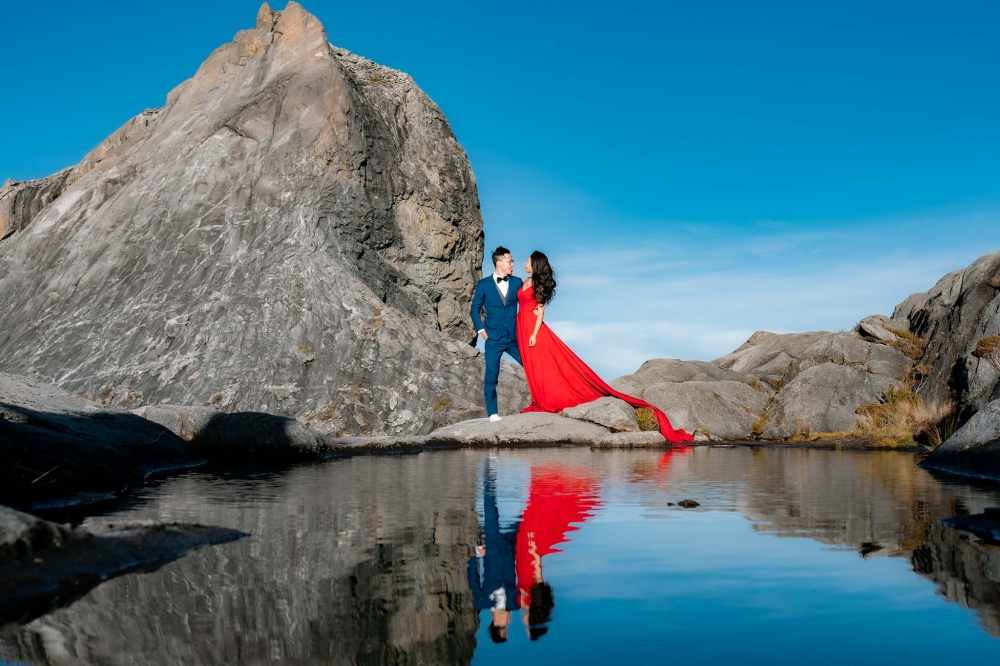 A ‘higher’ kind of love: Malaysian couple’s Mt Kinabalu wedding photos are breathtaking (in more than one way)