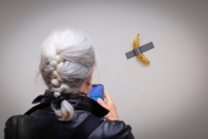 Simply bananas: Maurizio Cattelan’s viral duct-taped fruit fetches US$5.2m at auction (VIDEO)