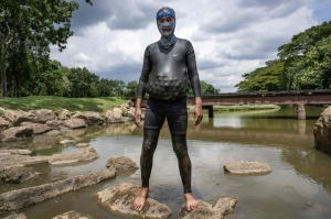 How a retired Malaysian Navy frogman makes RM8,000 a month diving for golf balls