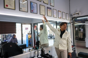 Snipping his way to success: The inspiring rise of a backyard barber to national stylist